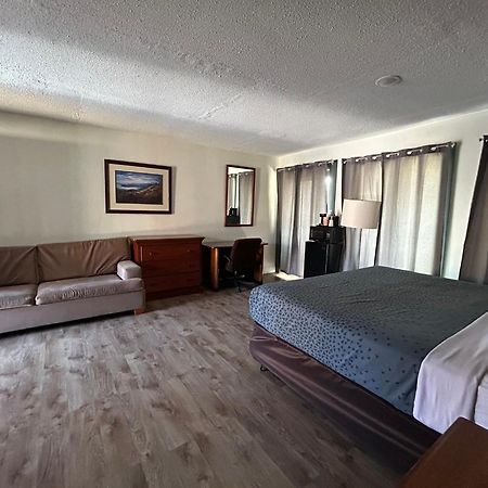 גטלינבורג Econo Lodge Inn & Suites On The River מראה חיצוני תמונה