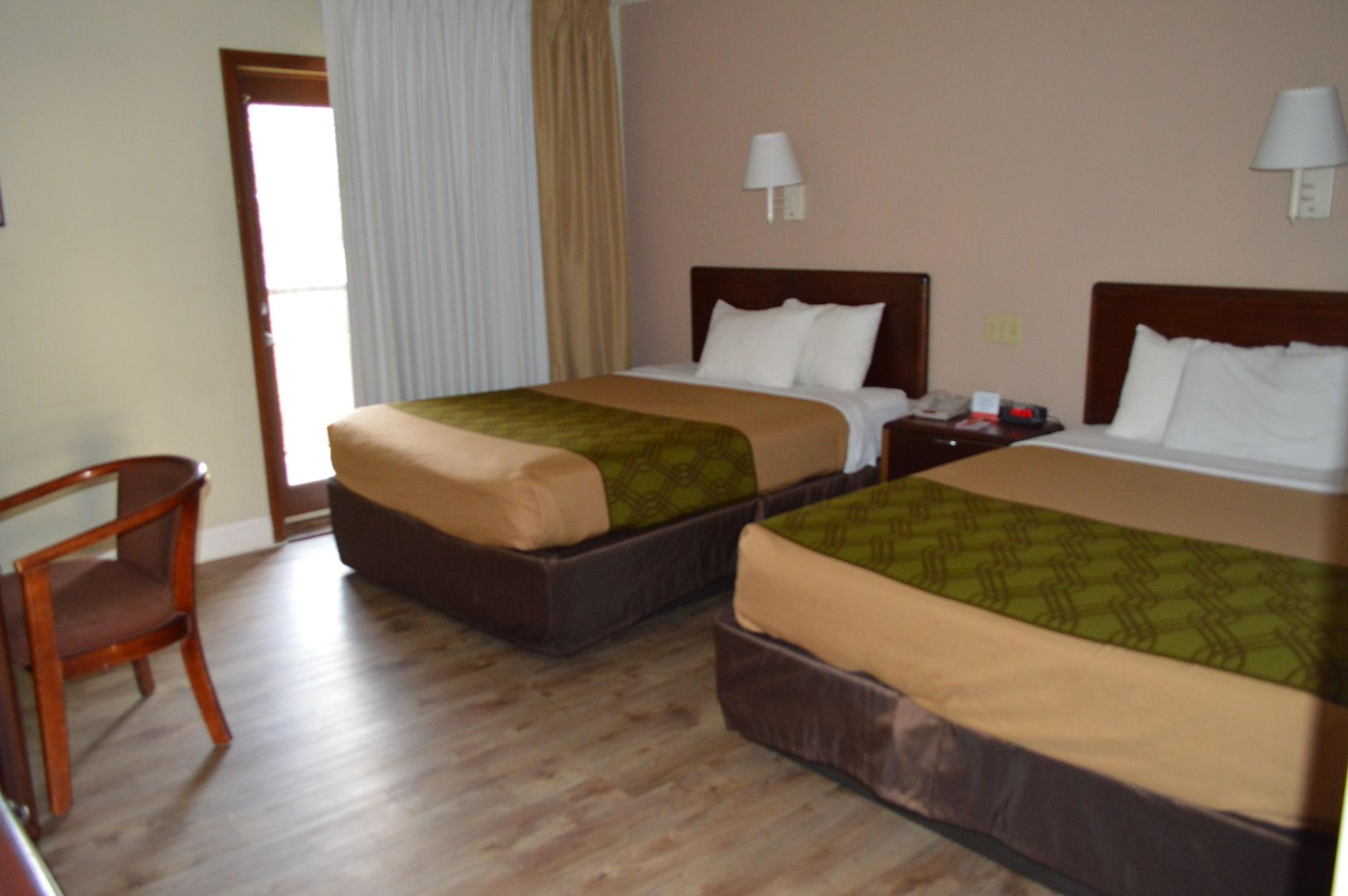 גטלינבורג Econo Lodge Inn & Suites On The River מראה חיצוני תמונה