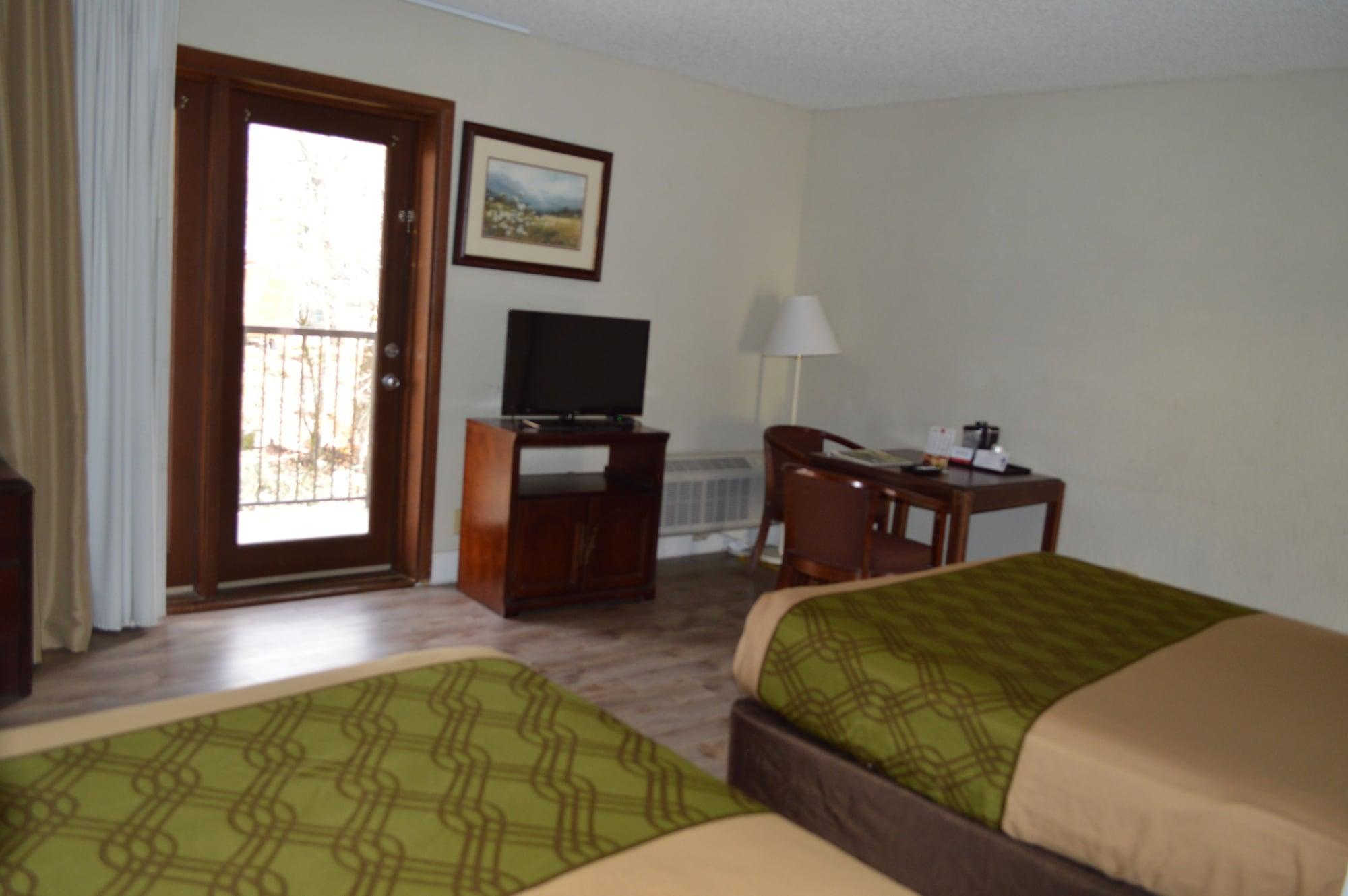 גטלינבורג Econo Lodge Inn & Suites On The River מראה חיצוני תמונה