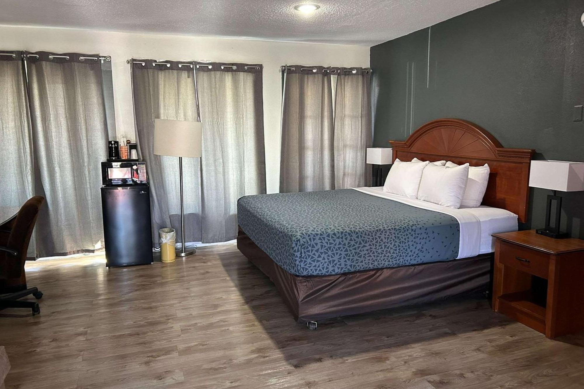 גטלינבורג Econo Lodge Inn & Suites On The River מראה חיצוני תמונה