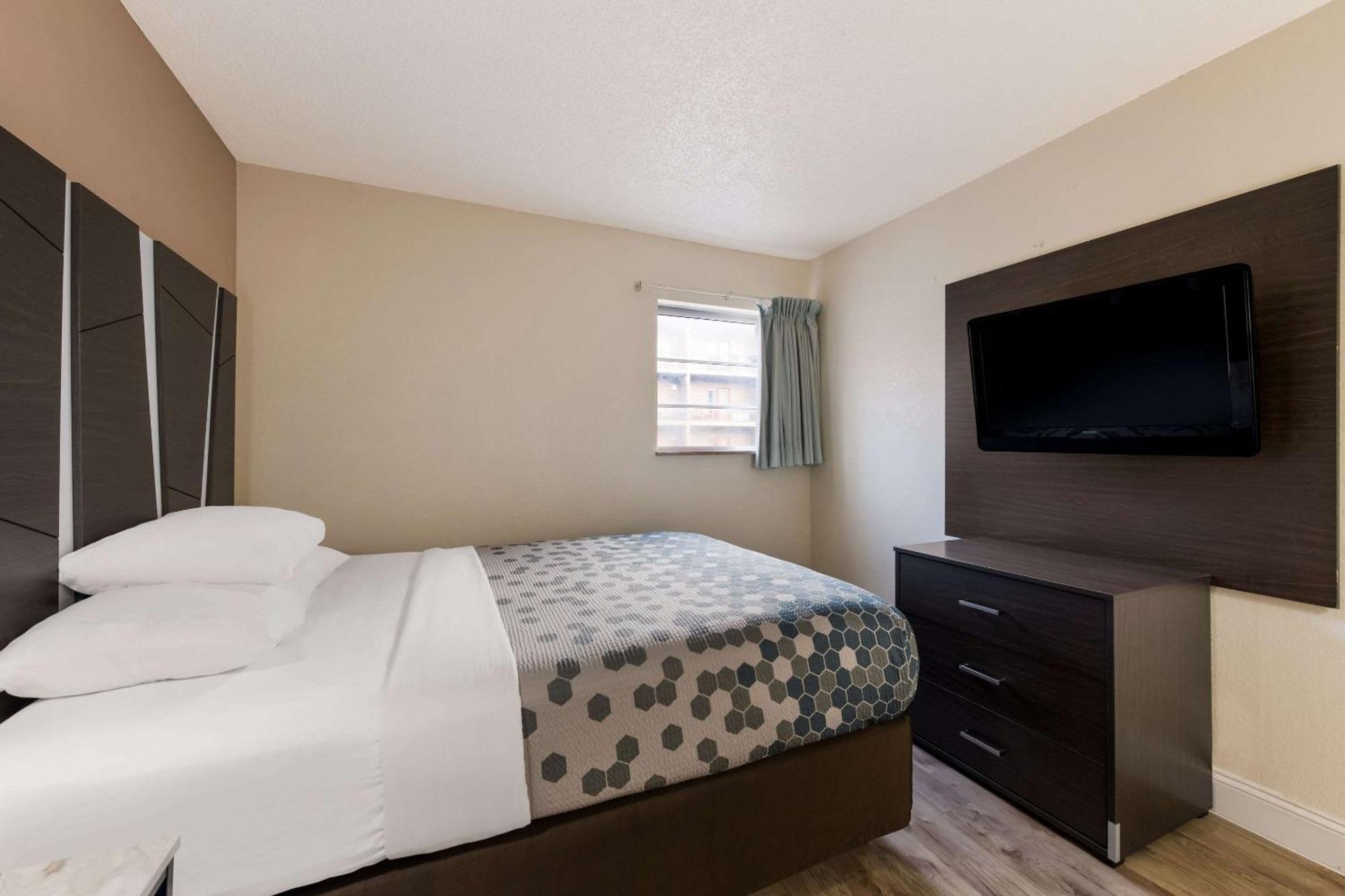 גטלינבורג Econo Lodge Inn & Suites On The River מראה חיצוני תמונה