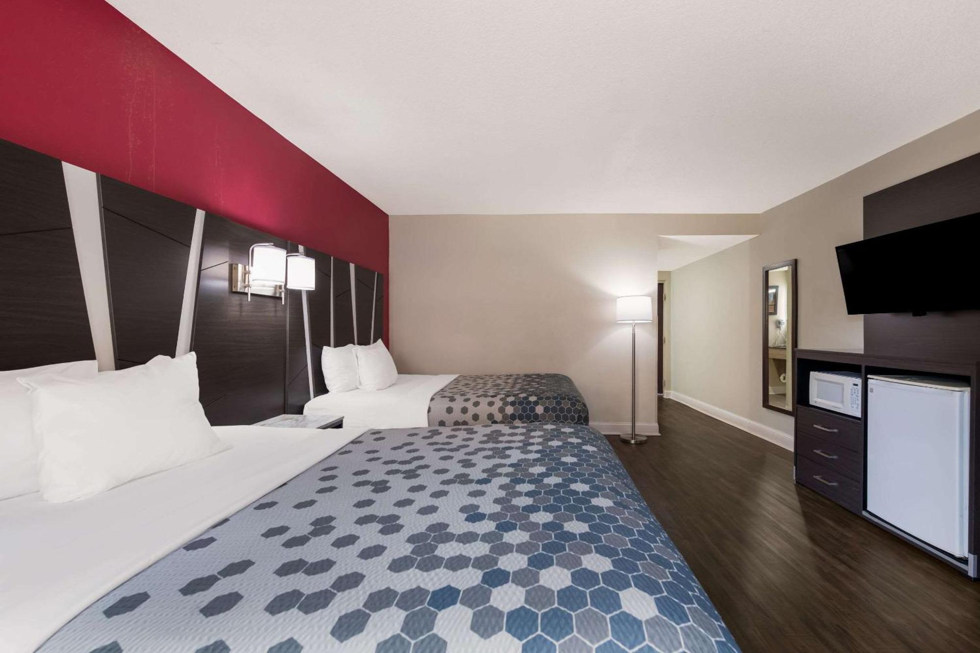 גטלינבורג Econo Lodge Inn & Suites On The River מראה חיצוני תמונה