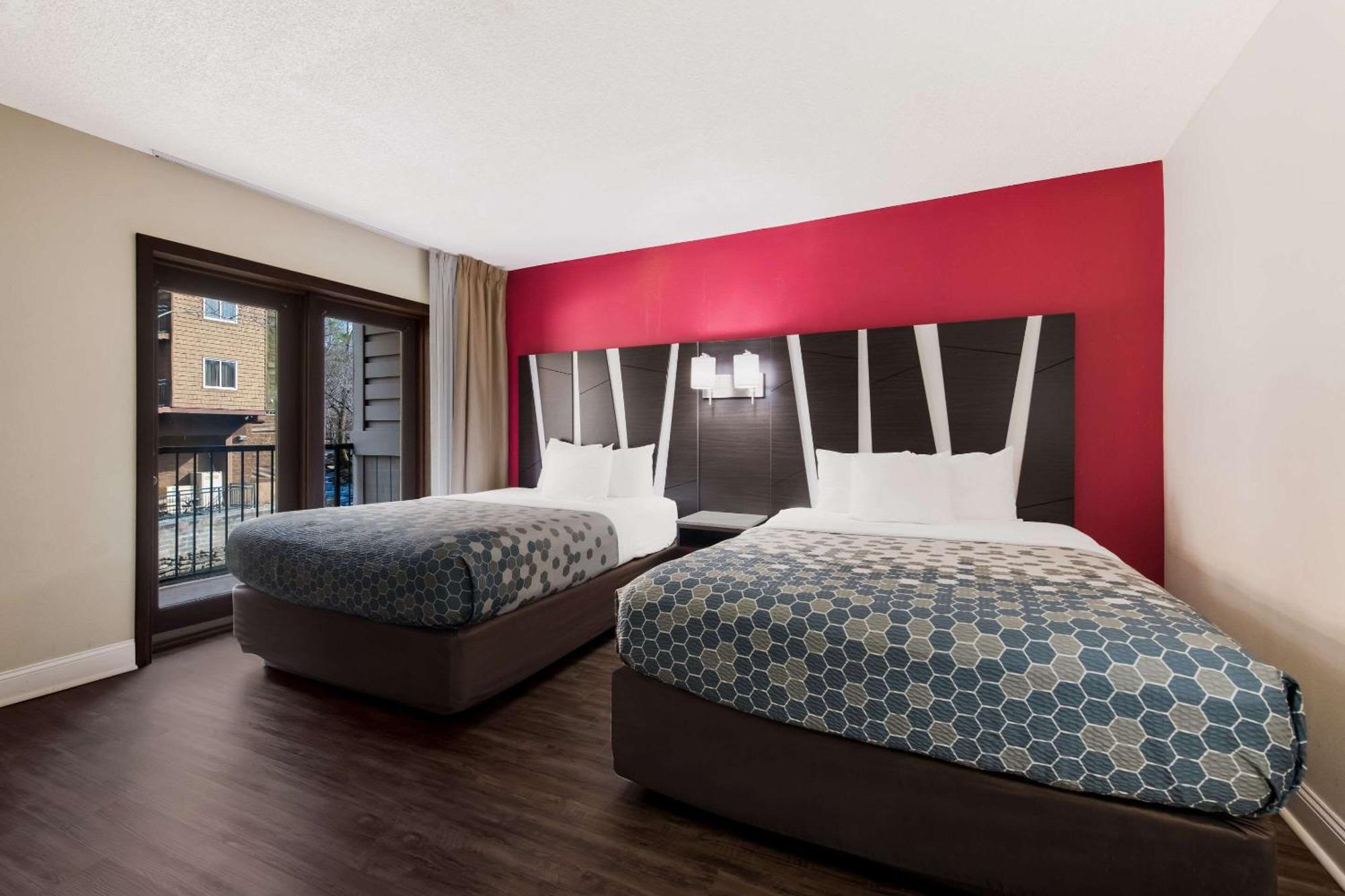 גטלינבורג Econo Lodge Inn & Suites On The River מראה חיצוני תמונה