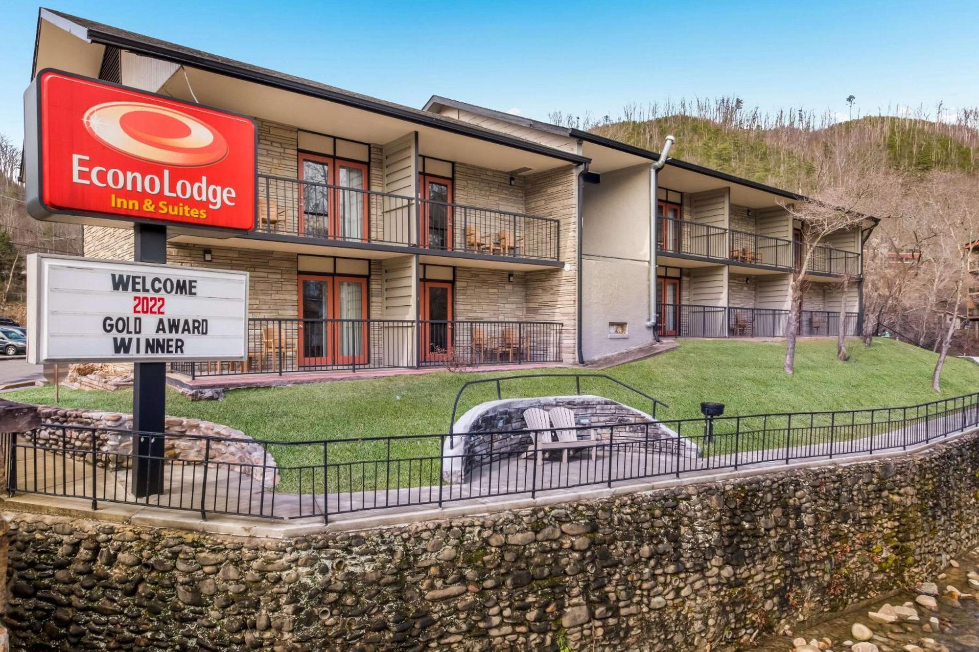 גטלינבורג Econo Lodge Inn & Suites On The River מראה חיצוני תמונה