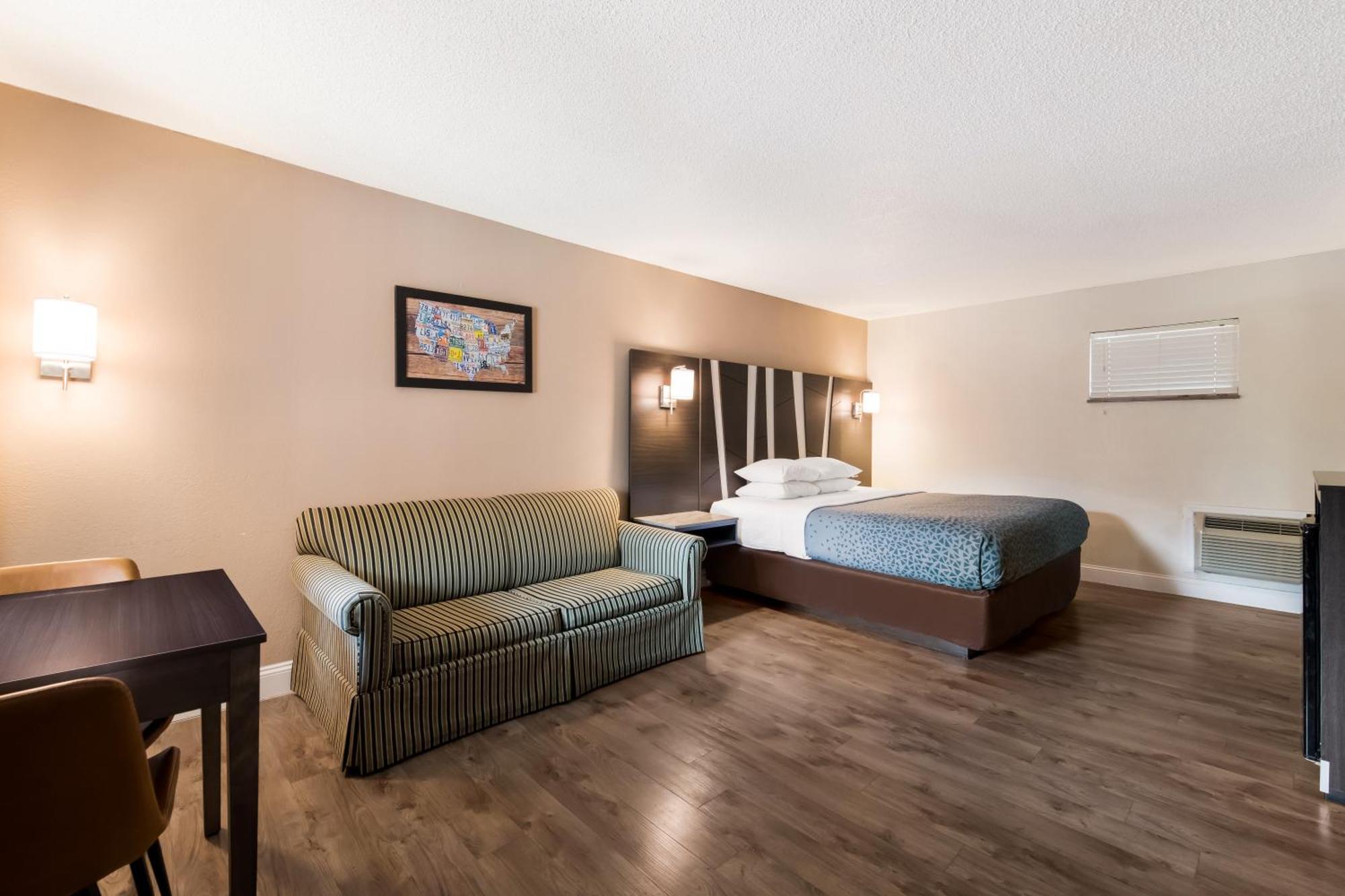 גטלינבורג Econo Lodge Inn & Suites On The River מראה חיצוני תמונה