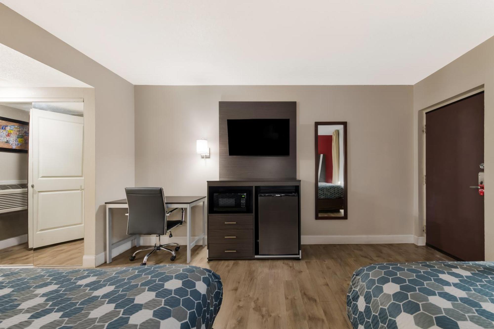 גטלינבורג Econo Lodge Inn & Suites On The River מראה חיצוני תמונה