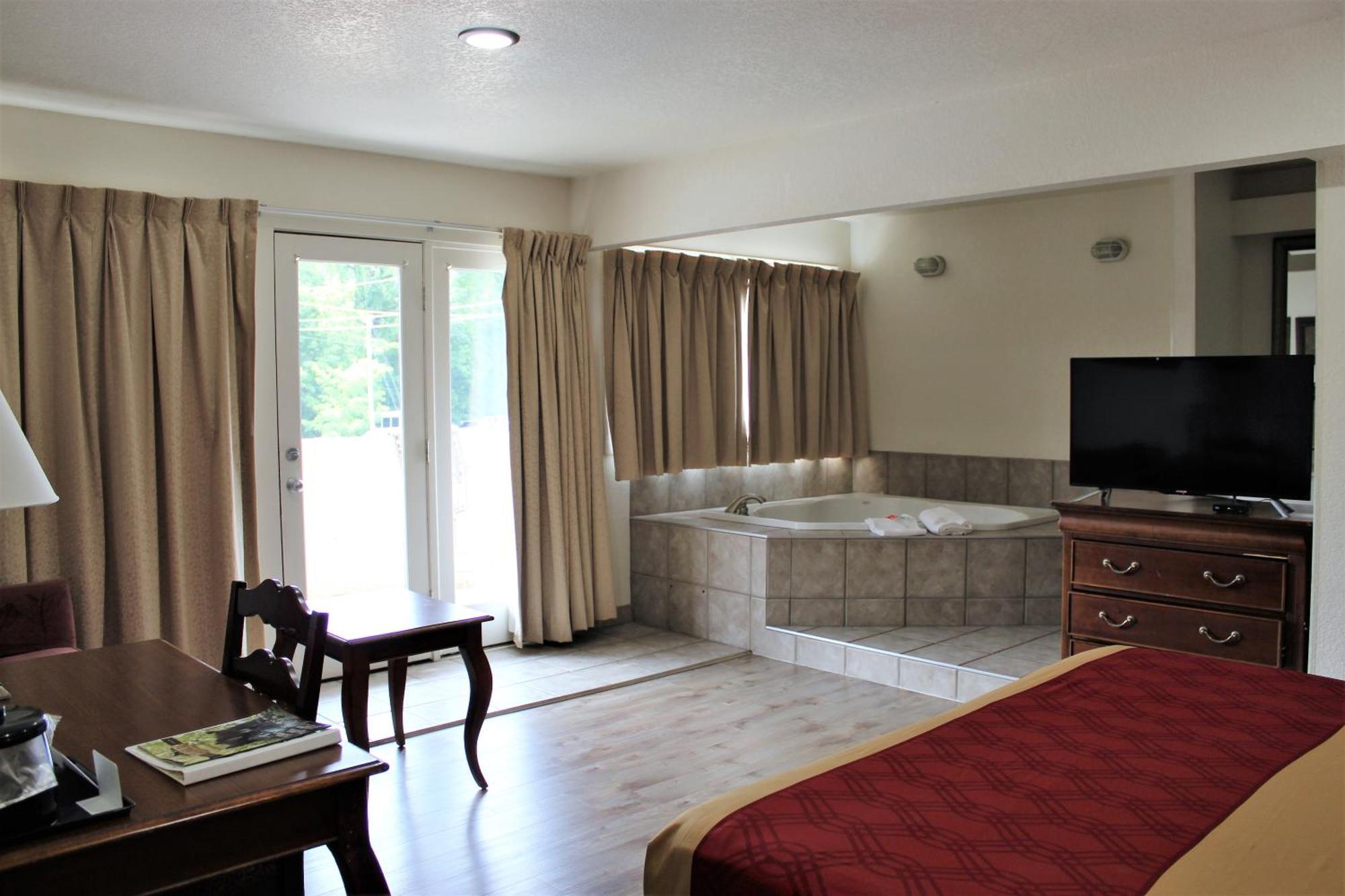 גטלינבורג Econo Lodge Inn & Suites On The River מראה חיצוני תמונה