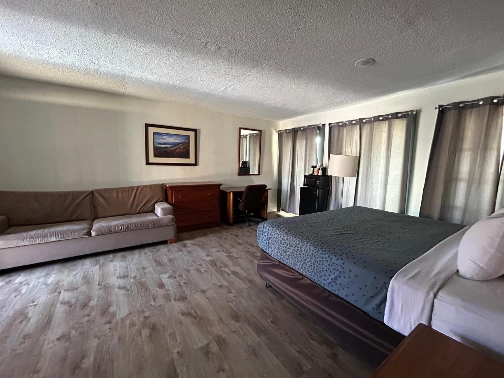 גטלינבורג Econo Lodge Inn & Suites On The River מראה חיצוני תמונה