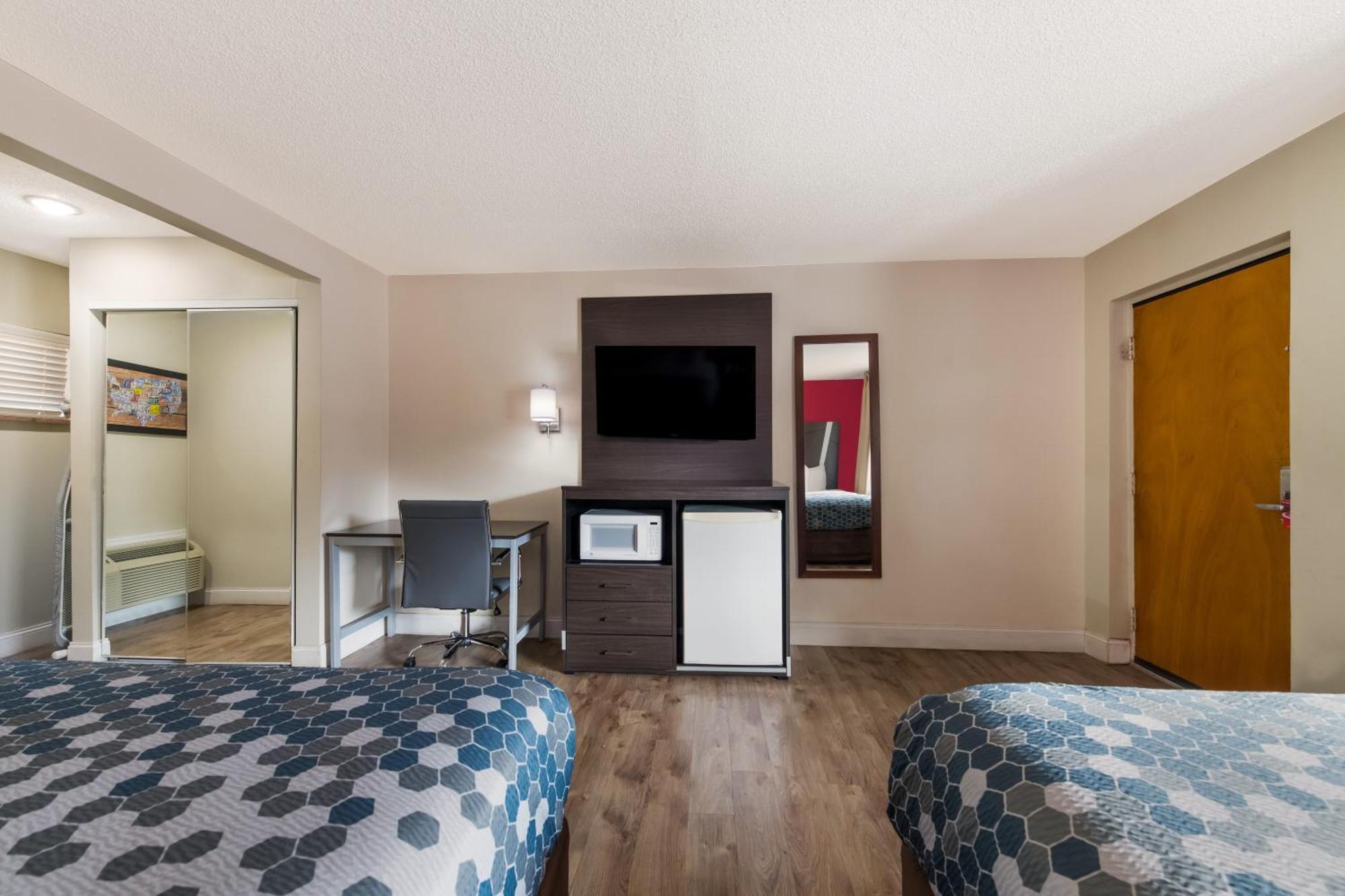 גטלינבורג Econo Lodge Inn & Suites On The River מראה חיצוני תמונה
